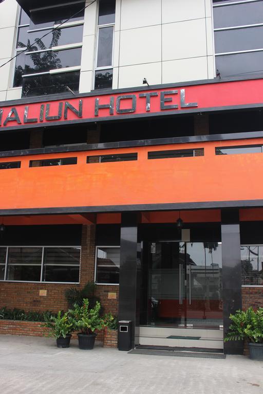 Amaliun Hotel Medan Bagian luar foto